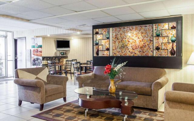 Quality Inn Aurora - Naperville Area