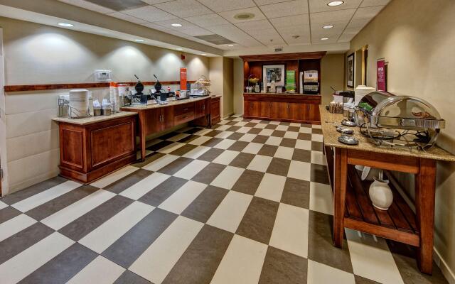 Hampton Inn by Hilton Dunn