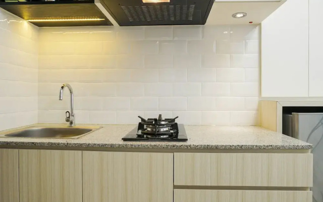 Relax and Comfy with Pool View @ Studio West Vista Apartment