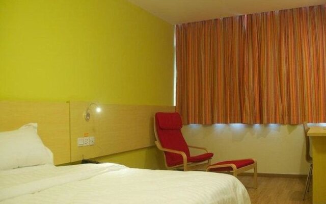 7 Days Inn Fuyong Airport Phoenix Mountain Branch