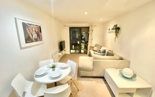 2-bed Apartment Parking Deep Cleaned Professionally