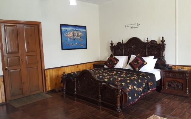 Pine Top Hotel