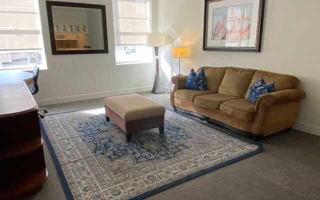 Deep Cleaned 1BR Apartment | Downtown Location