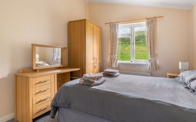 Loch Side Lodge 5