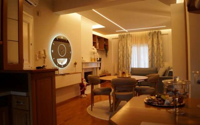 Daphne Luxury Apartment