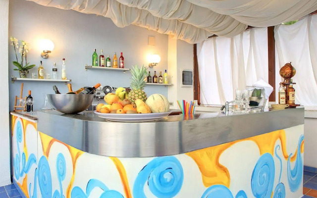 Iris Hotel