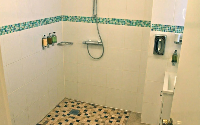 Crompton Guest House