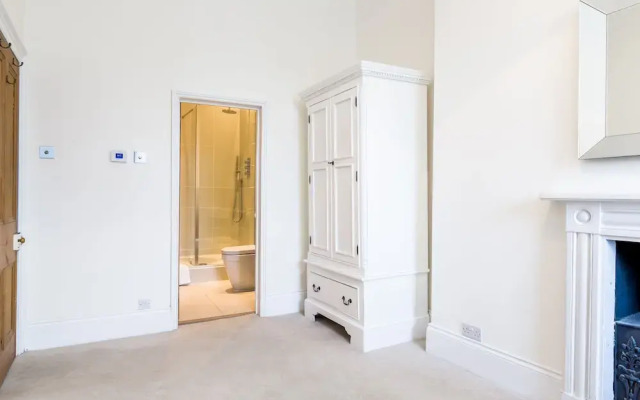 Luxury Apartments - Queen Circus
