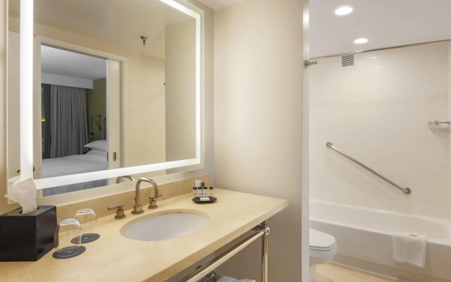 Sheraton Suites Market Center Dallas