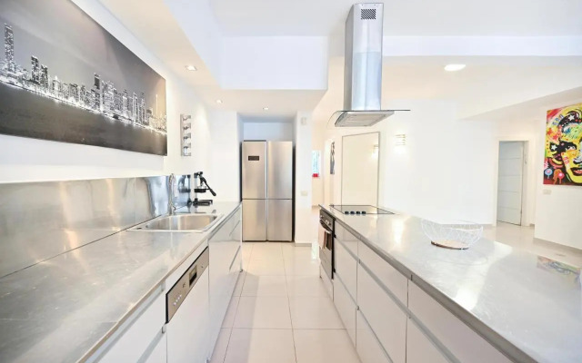 Relaxing 3BR in Ben yehuda 66 by HolyGuest