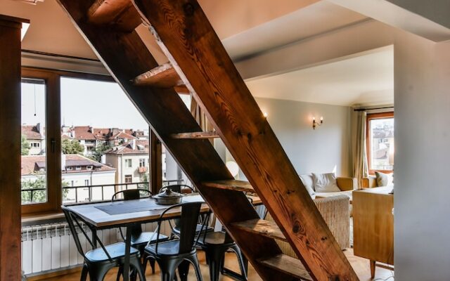 FM Luxury 3-BDR Apartment - 3 Levelled Home