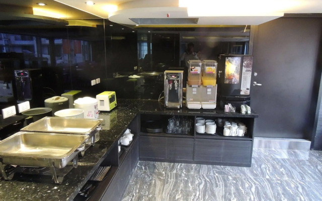 V one Hotel