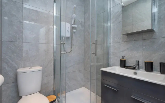 Stylish Elegant New Flat 5 Min from Crossrail