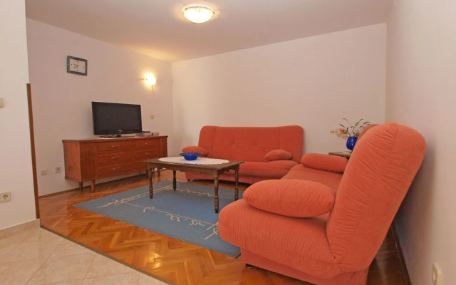 Apartment 979