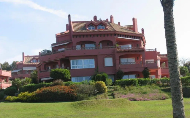 Marbella beachside apartment in 5 star gated