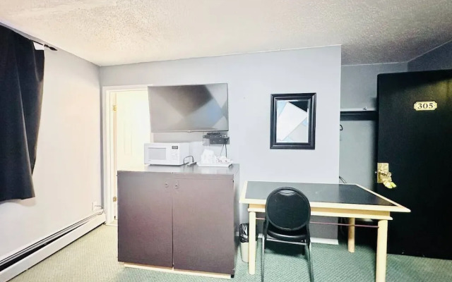 Grizzly Motor Hotel