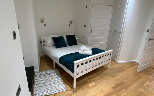 Modern 1 Bed Apartment