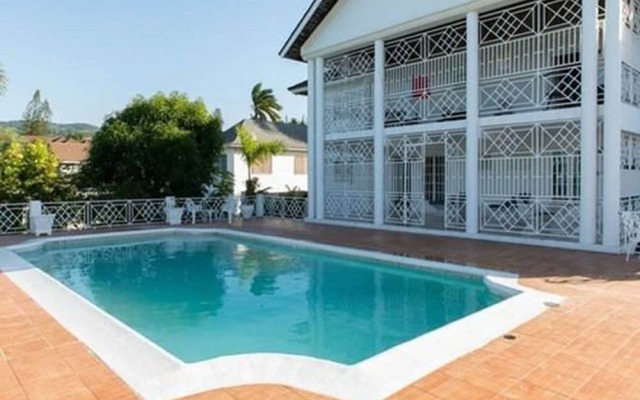 Lawrence Pool House