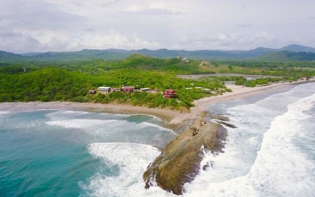 Magnific Rock - Surf Resort & Yoga Retreat Nicaragua - Hostel