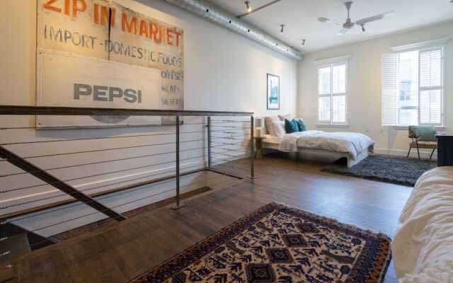 Applewood Suites - The Ossington Loft