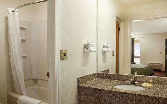 Days Inn Wichita West