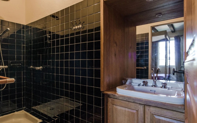 Ritzy Mansion in Sourzac With Tennis Court, Pool & Gym