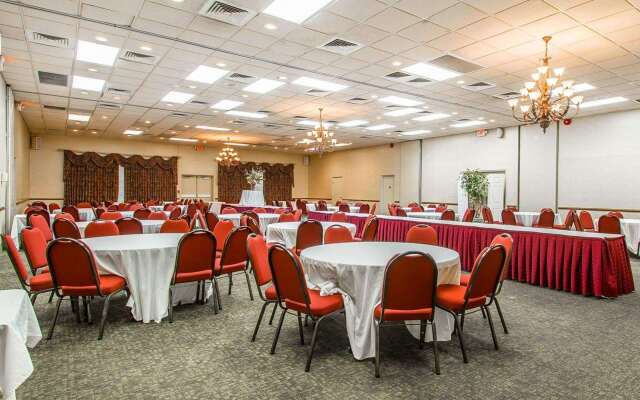Clarion Inn & Suites Dothan South