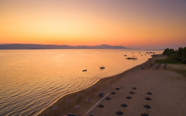 Lefkimi Hotel