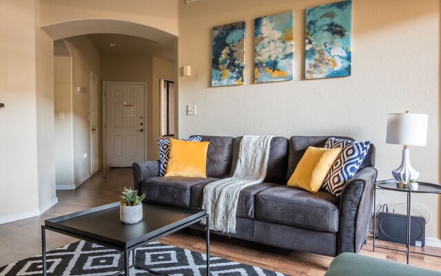 1 BR Apt with Parking by Frontdesk