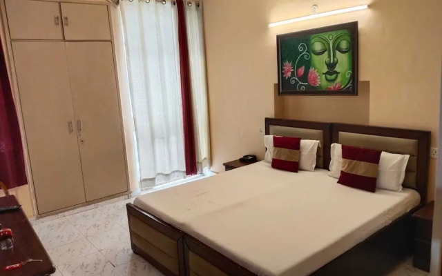 Room-boutique Guest Room in Heart of Ne
