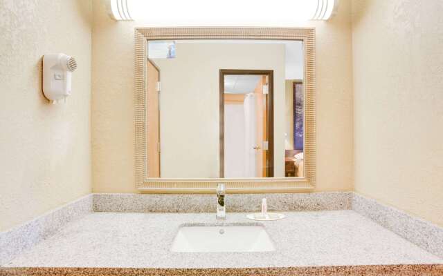 Super 8 by Wyndham Morrilton