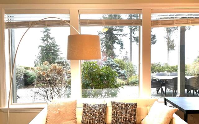 Ocean side & garden view Nanaimo house