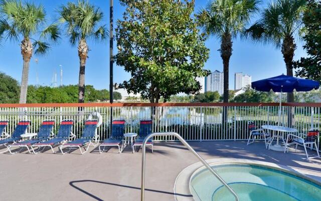 Comfort Inn & Suites Near Universal Orlando Resort - Convention Ctr