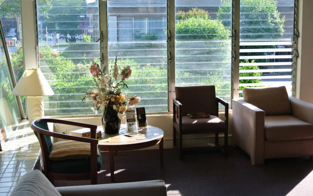 RoseWood Inn