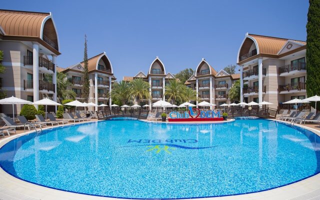 Quattro Beach Spa & Resort Hotel