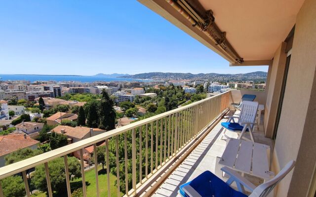 Beautiful 3-bedrooms Apartment, Sea View