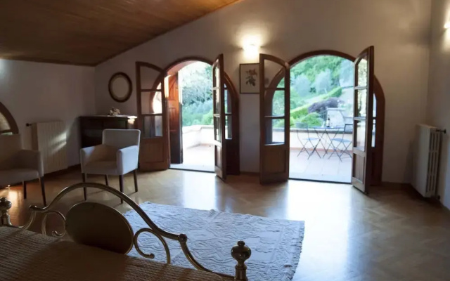 Villa in Casentino With Pool & Castle Views