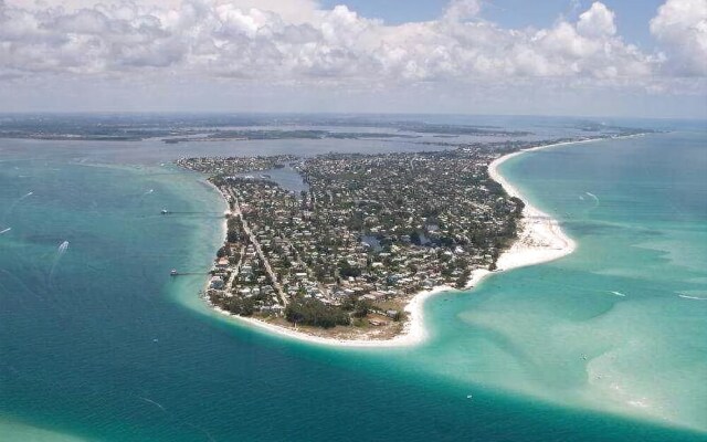 Anna Marie Island Apartments