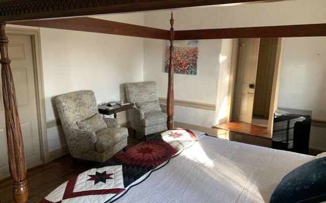 The Avenue Guesthouse and Gallery