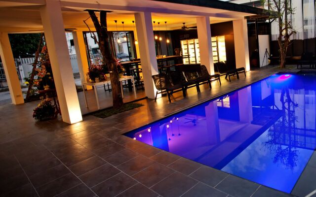 BED Phrasingh Hotel - Adults Only