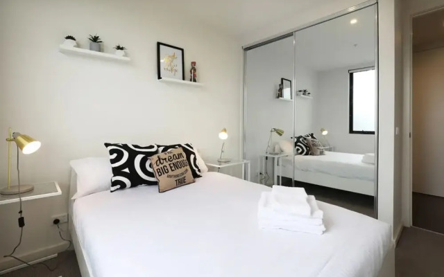 Stylish And Modern 2 Bedroom Melbourne Retreat