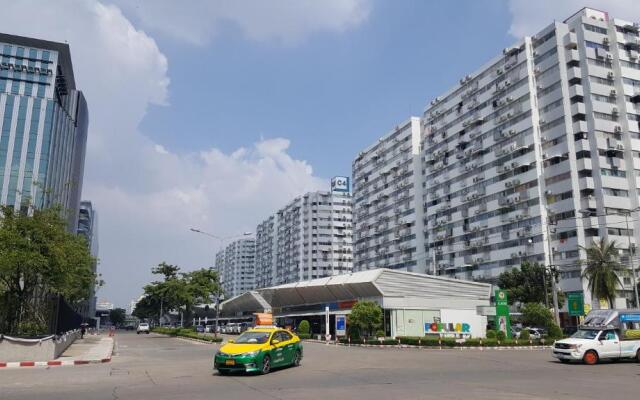 Popular Condo by Jintana
