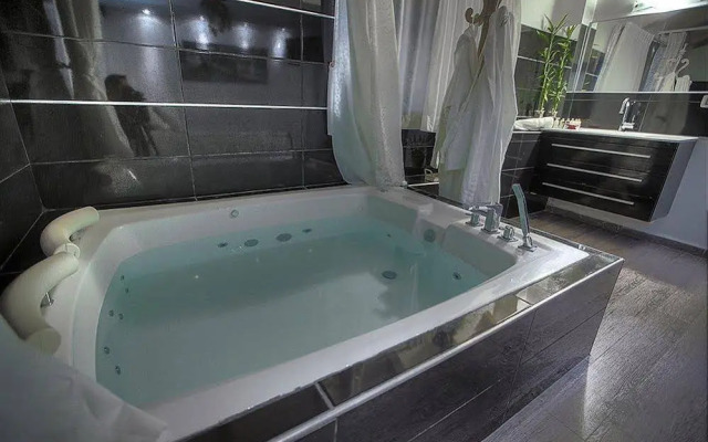 Atara Lodge