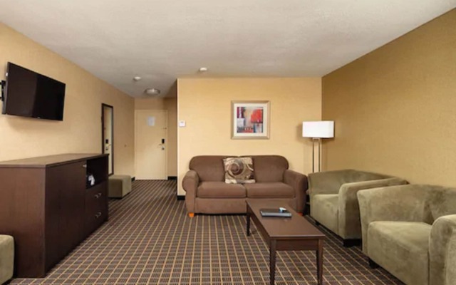 Quality Inn & Suites Downtown