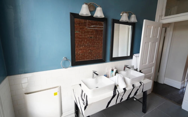 1210 Roland Way- Apartment