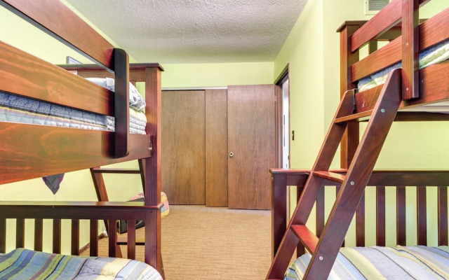 Deck & Boat Dock: Lakefront Getaway in Camdenton