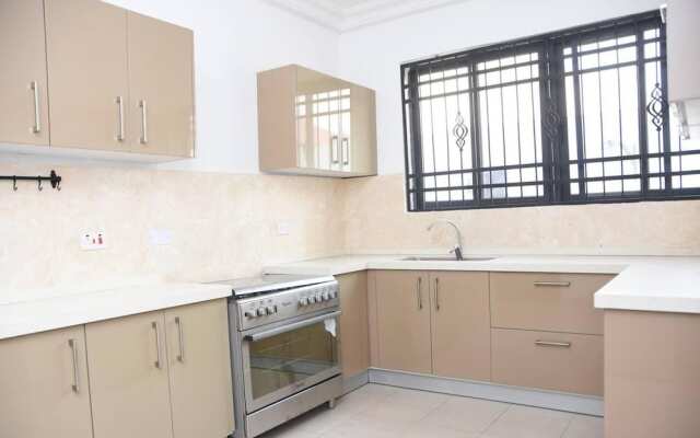 Luxuriously Finished 4-bed House in Tema Comm 25