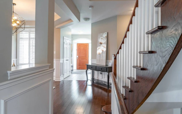 Stylish 4BR Oasis Peaceful Mississauga Location