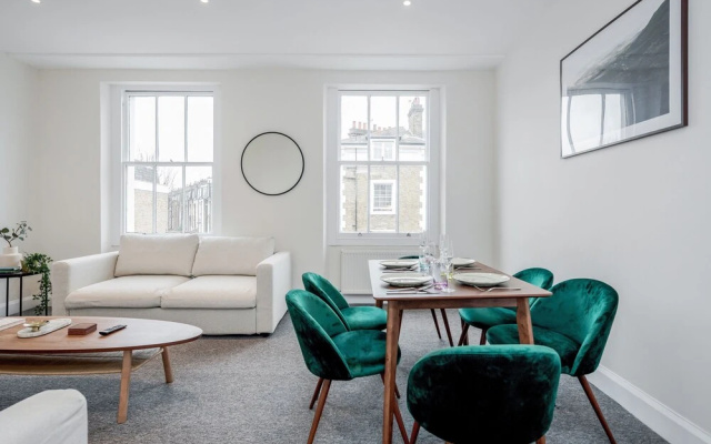 Stunning 2 Bedroom Duplex Apt in Center of Camden