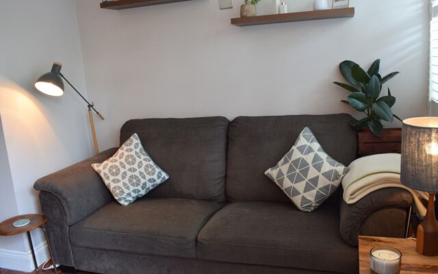 2 Bedroom Maisonette In Islington